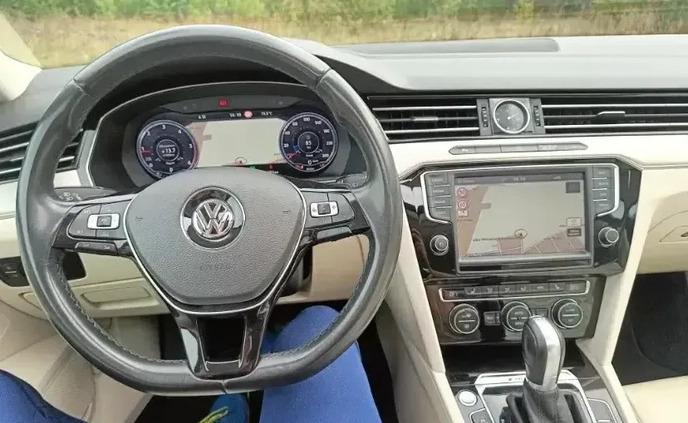 Volkswagen Passat cena 67900 przebieg: 246565, rok produkcji 2016 z Bełchatów małe 79